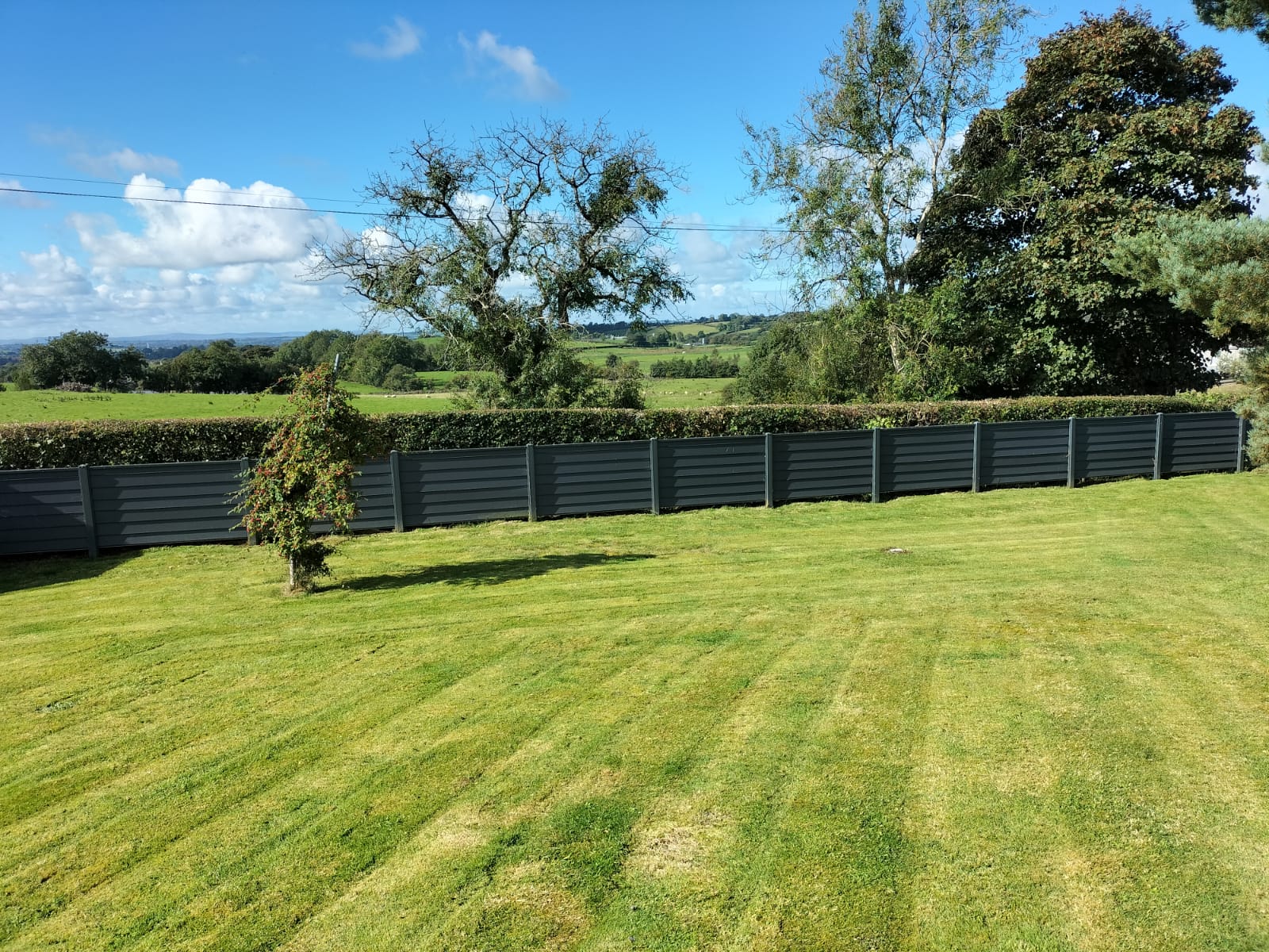 DecoFence meets sloping site requirements with quick and efficient